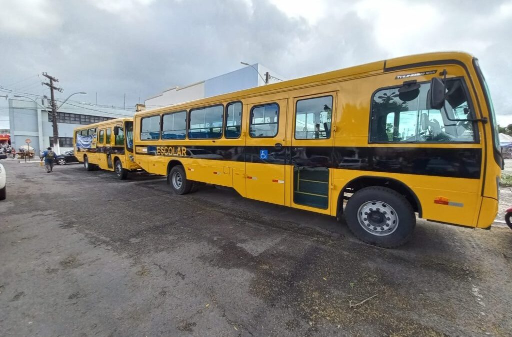 Transporte escolar ganha reforço com a aquisição de quatro novos ônibus pela Prefeitura de Alagoinhas