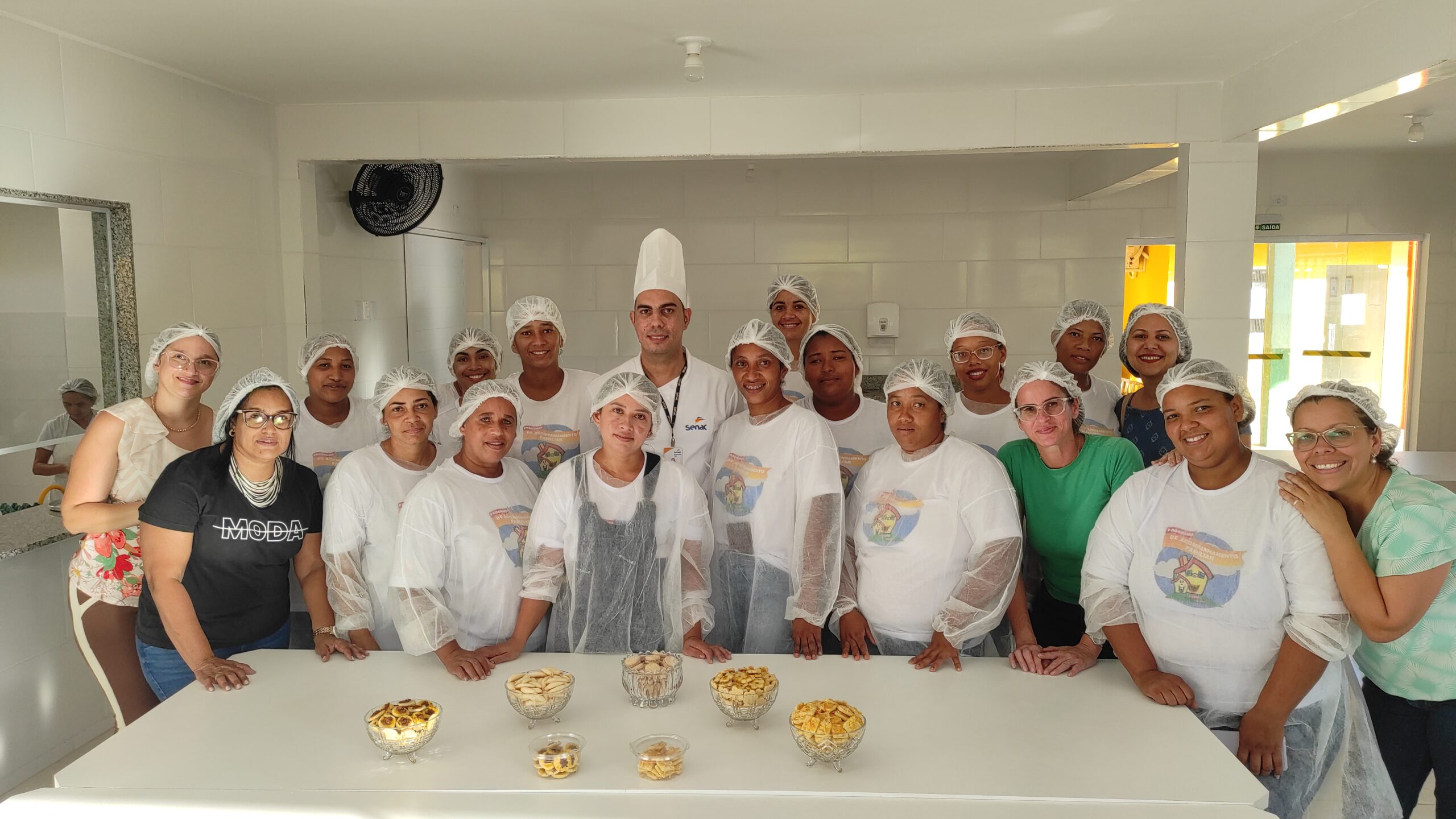 SENAC Alagoinhas realiza oficina de PETIT FOUR para as mães dos educandos da PAMA