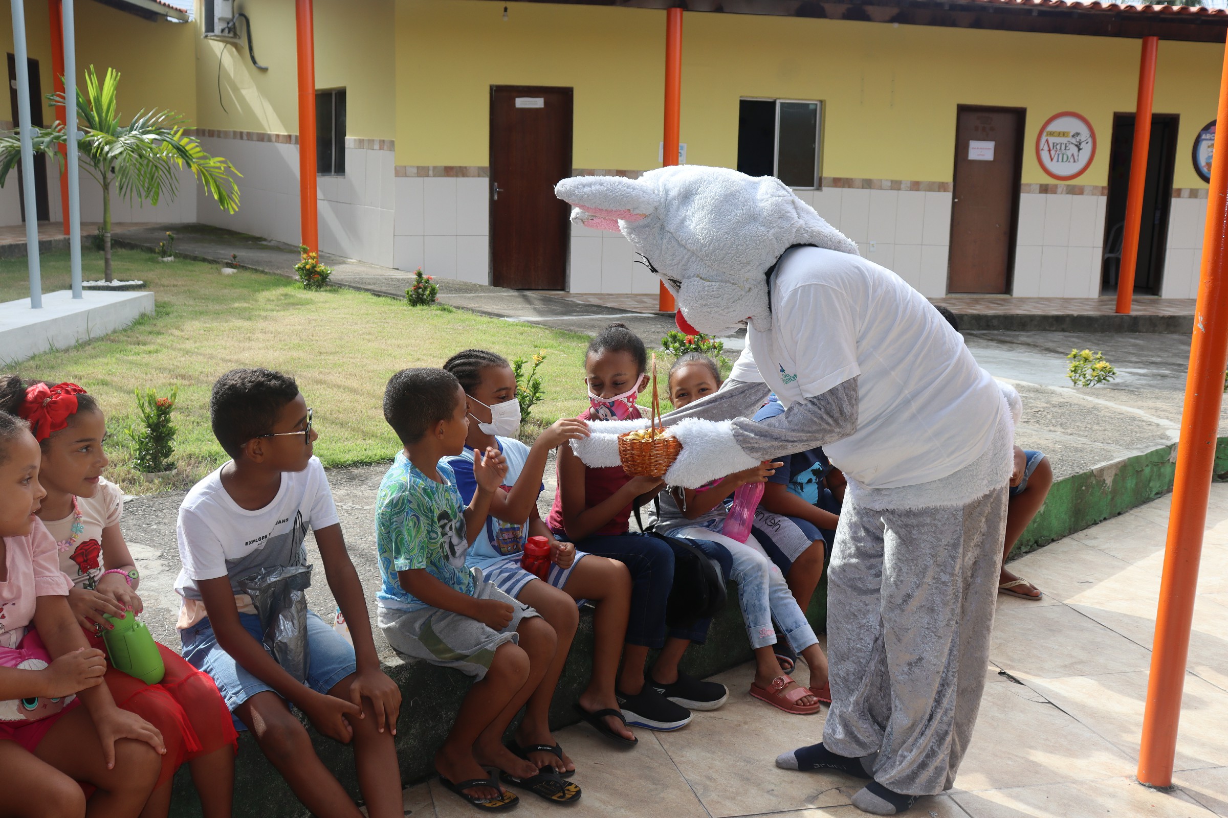 Clínica Harmonic REALIZA AÇÃO DE PASCOA NA PASTORAL DO MENOR DE ALAGOINHAS